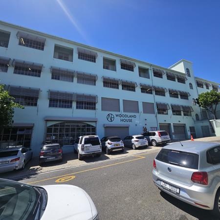 230  m² Commercial space