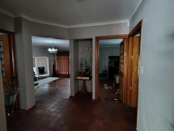 4 Bedroom HouseBethal - View 4