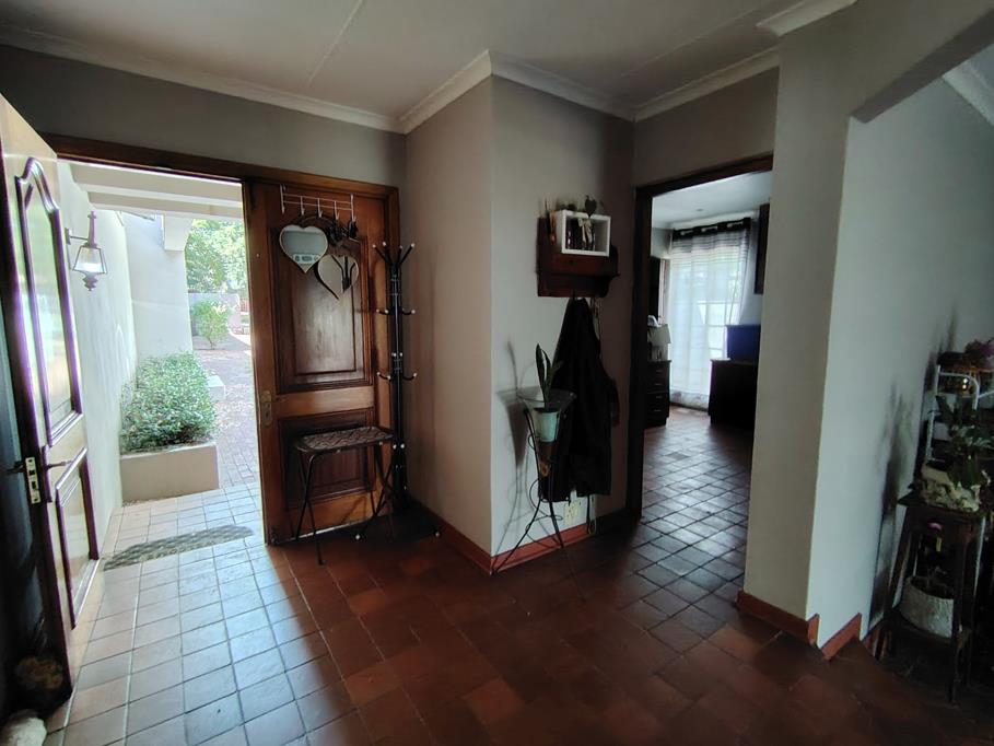 4 Bedroom HouseBethal - View 3