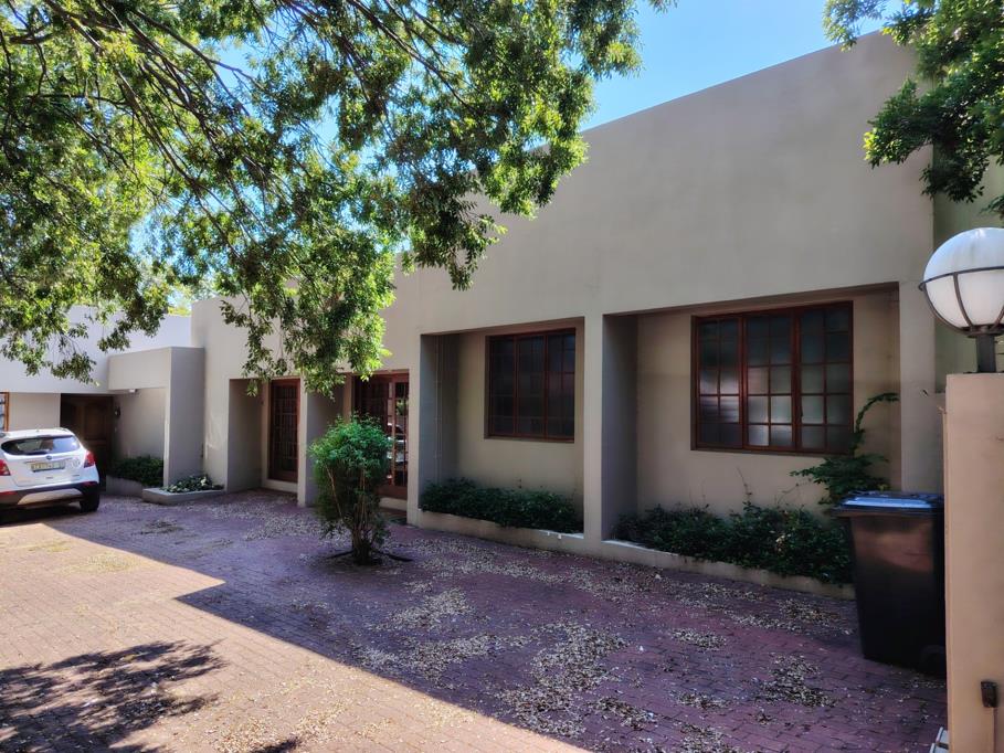 4 Bedroom HouseBethal - View 2