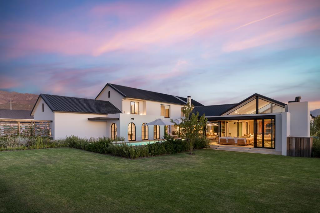 8 Bedroom House