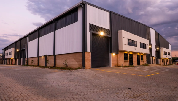 895  m² Industrial space