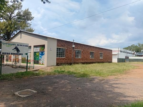 1 560  m² Commercial space