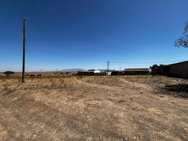 600 m² Land