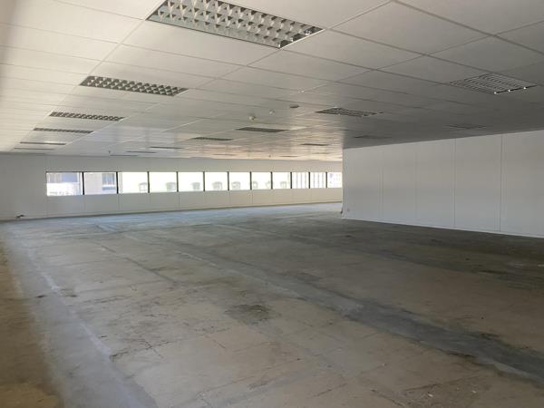 1 900 m² Commercial space
