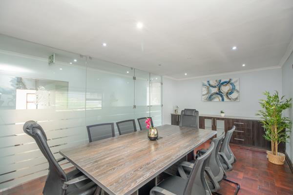 300 m² Commercial space