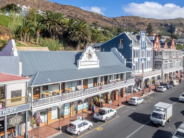 928  m² Commercial space