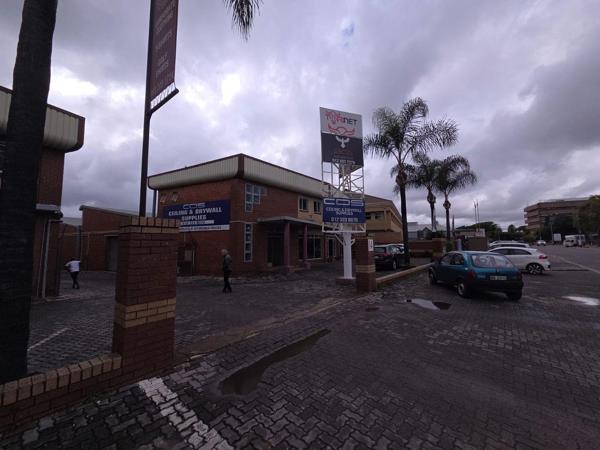 160  m² Commercial space