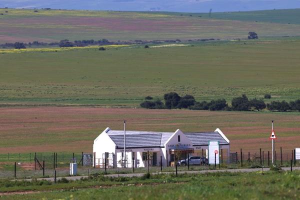 875 m² Land