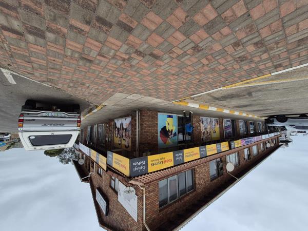 648  m² Commercial space