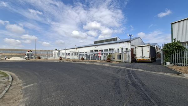 4 000  m² Industrial space