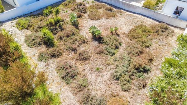 345 m² Land