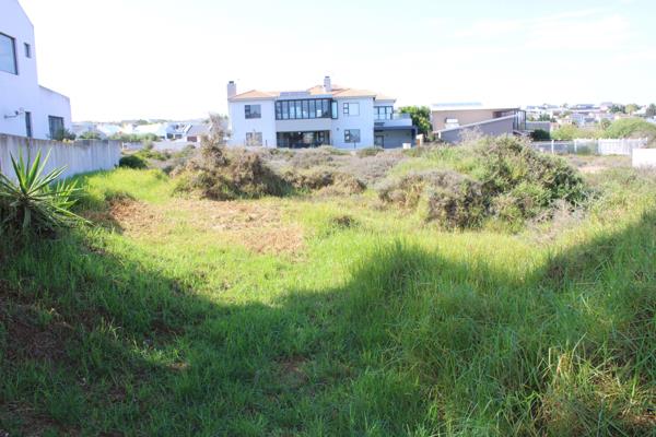 1 320 m² Land