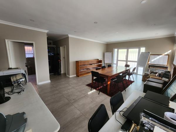 150  m² Commercial space