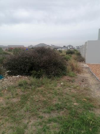 476 m² Land
