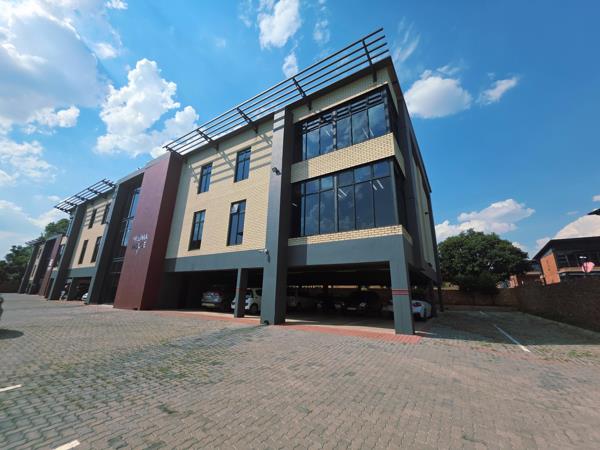 1 371  m² Commercial space