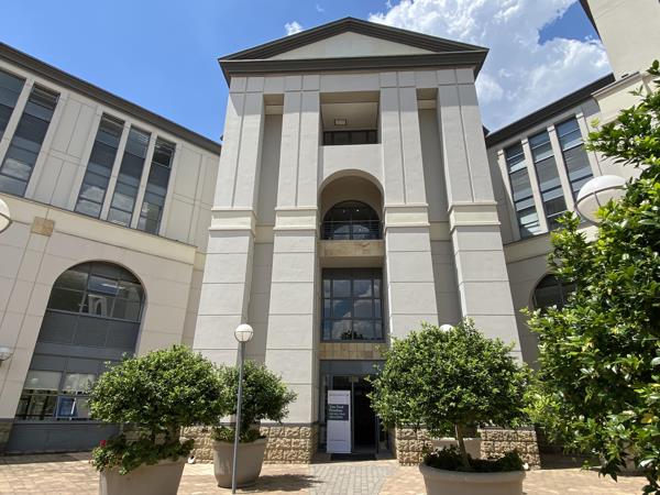 7 258  m² Commercial space