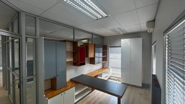 102  m² Commercial space