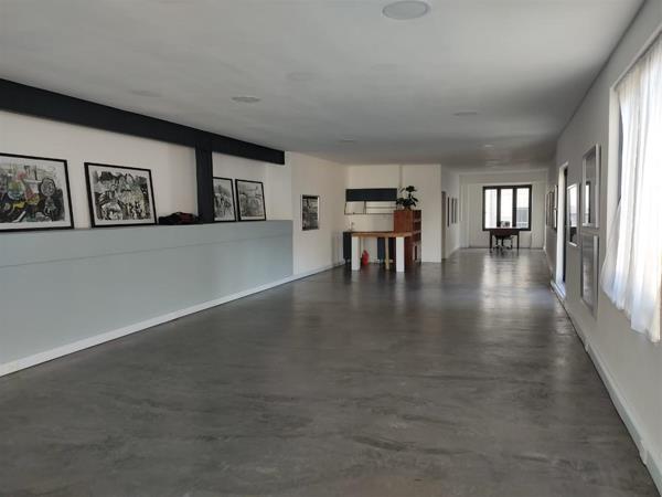 128  m² Commercial space