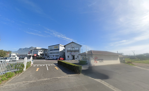 483  m² Commercial space