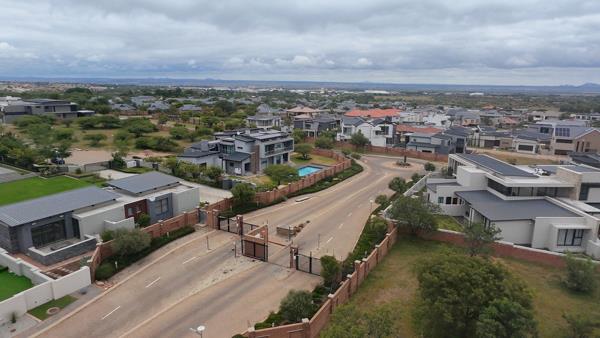 1 193 m² Land
