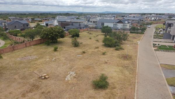 1 182 m² Land