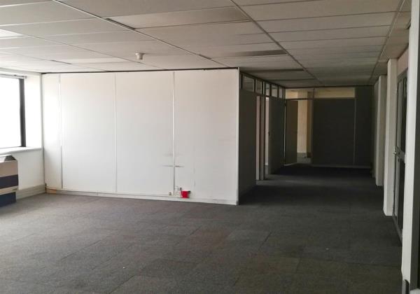 137  m² Commercial space