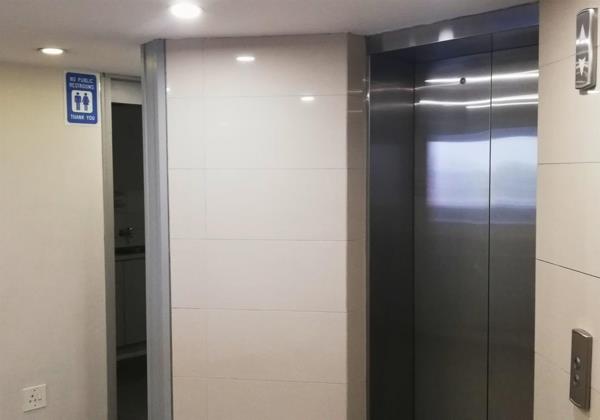 193  m² Commercial space