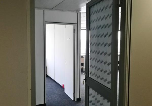 137  m² Commercial space