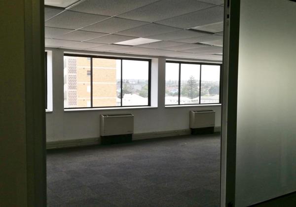 137  m² Commercial space