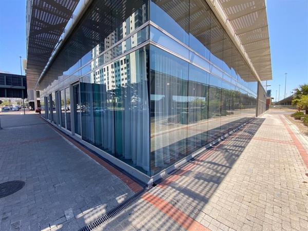 1 038  m² Retail Space