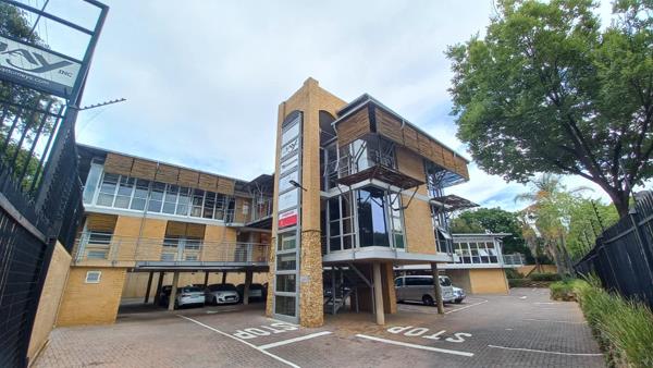 966  m² Commercial space