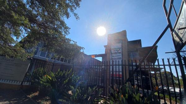 966  m² Commercial space