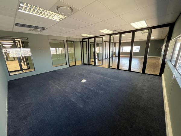 956  m² Commercial space