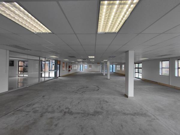 472  m² Commercial space