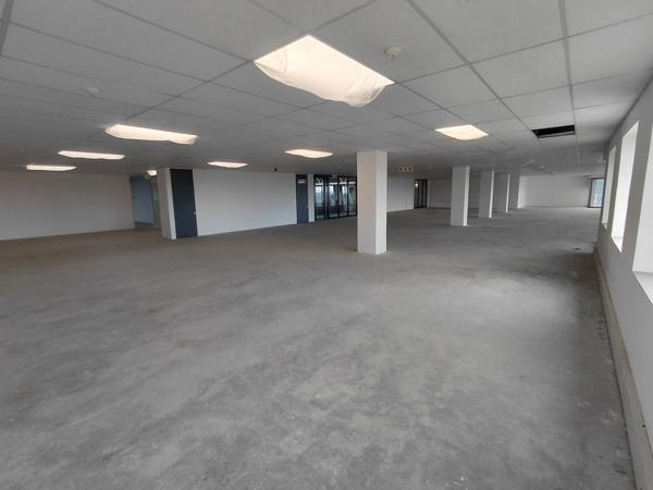 1 410  m² Commercial space