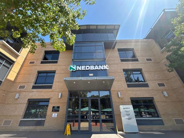 1 023  m² Commercial space