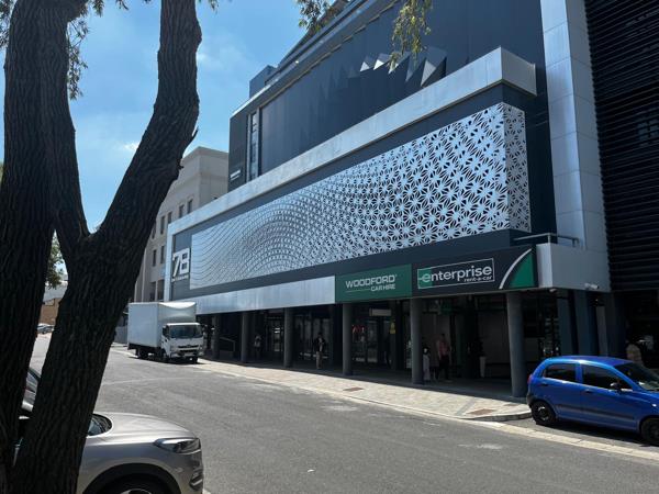 746  m² Commercial space