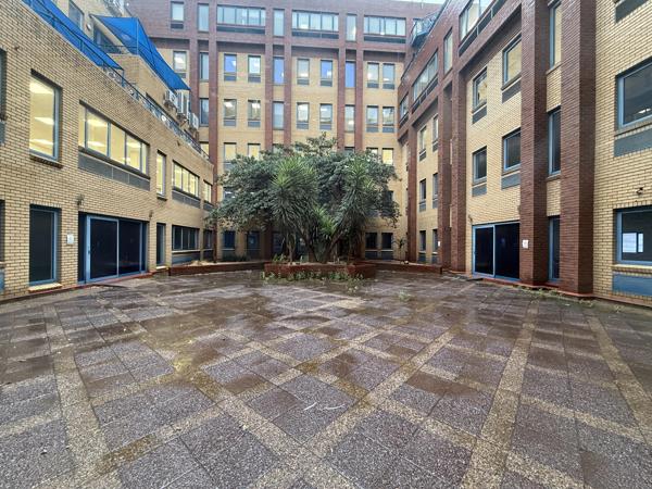 4 612  m² Commercial space