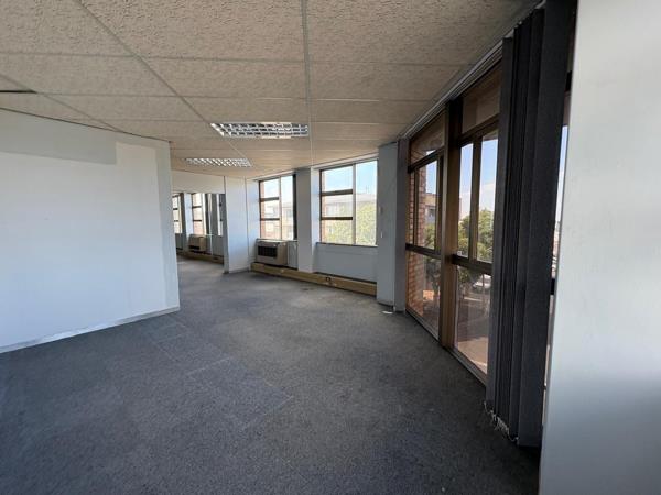 1 043  m² Commercial space