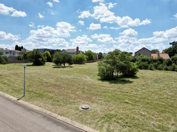930 m² Land