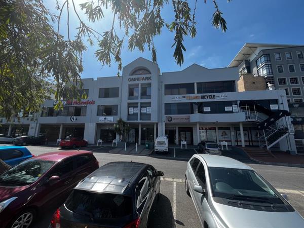 390  m² Retail Space