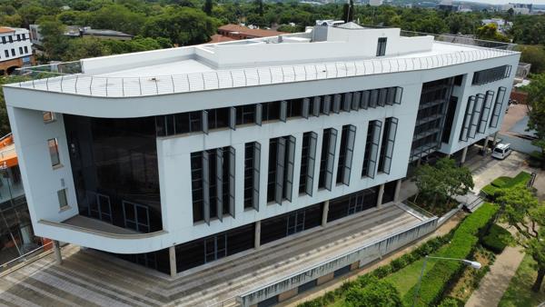 959  m² Commercial space