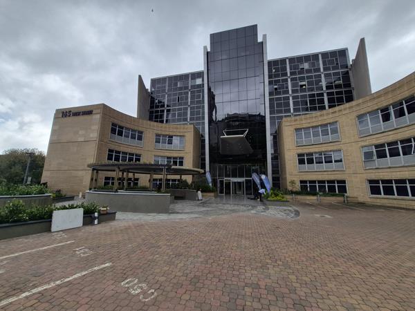 135  m² Commercial space