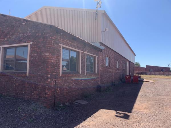 195  m² Industrial space