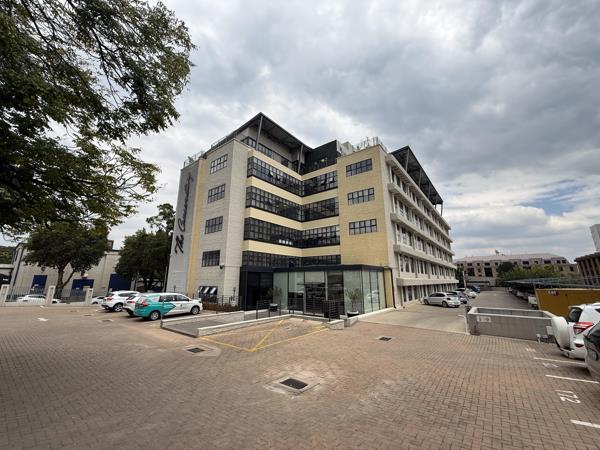 745 m² Commercial space