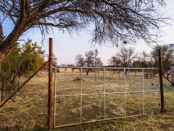 1 858 m² Land