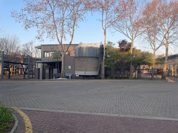 684 m² Commercial space