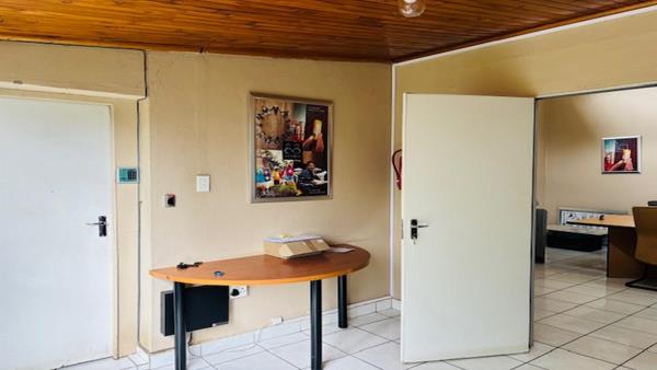 354 m² Commercial space