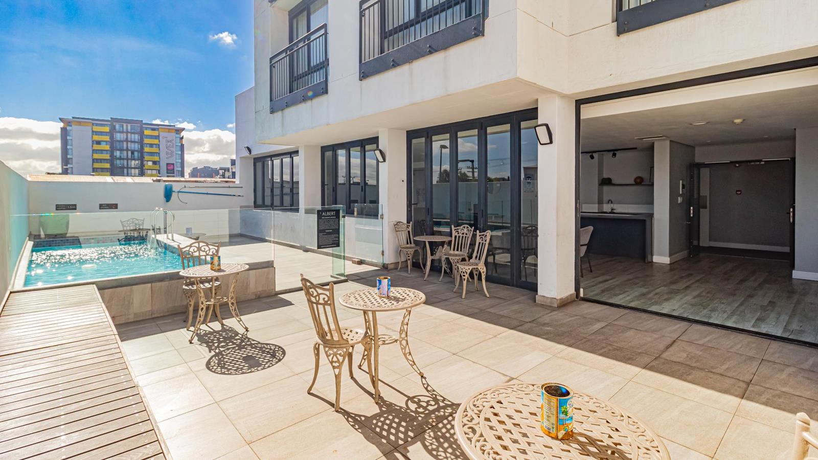 Bachelor apartment in Woodstock